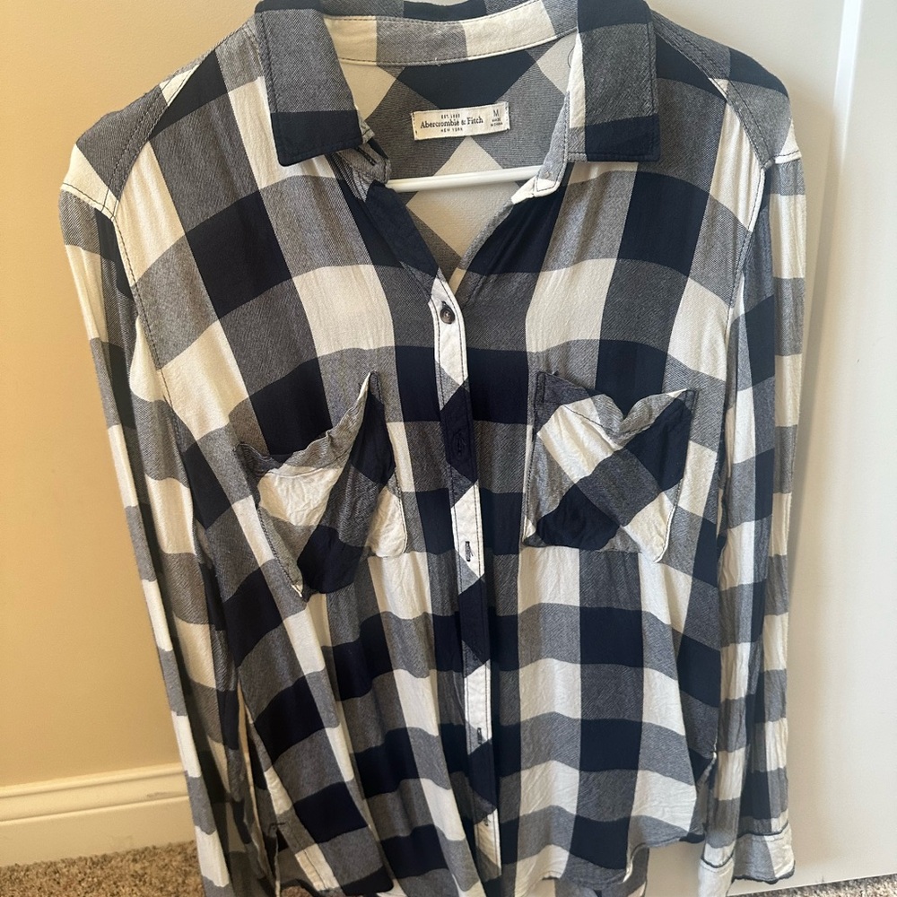 Abercrombie & Fitch Blue and White Plaid Button-Up Shirt. Size M